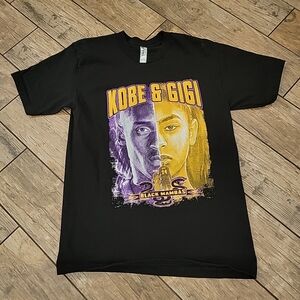 Kobe & Gigi Bryant Black Mambas Memorial Black Graphic T-Shirt  Medium ""READ""